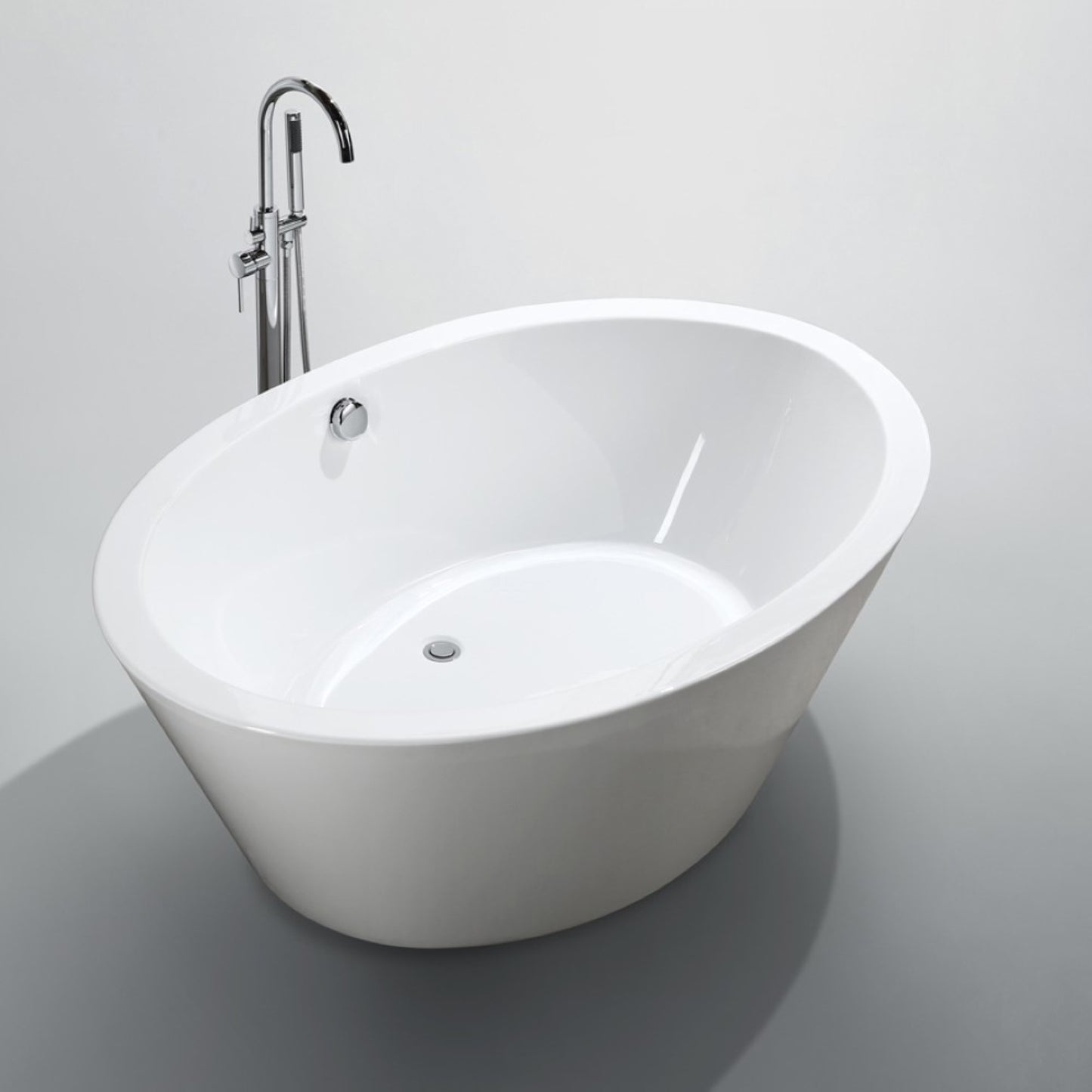 Udine 67 in. Freestanding Bathtub in Glossy White